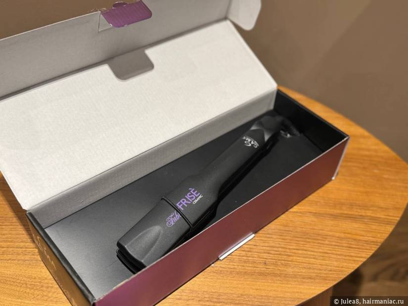 Фото: Под крышкой коробки лежат щипцы