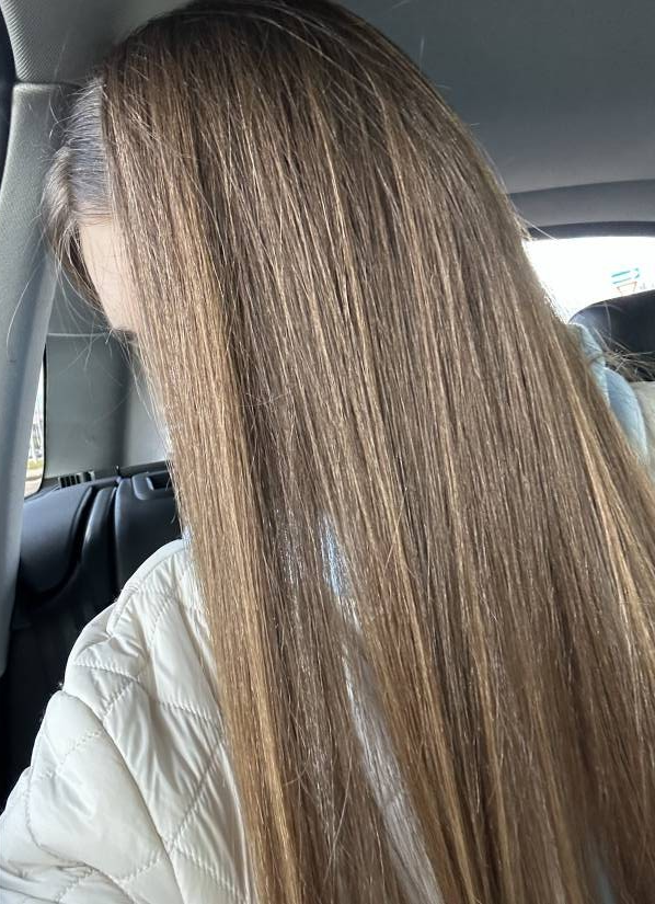 Вот здесь я очень довольна волосами - они прохладные и хлёсткие на ощупь, лежат полотном Фото: Вот здесь я очень довольна волосами - они прохладные и хлёсткие на ощупь, лежат полотном