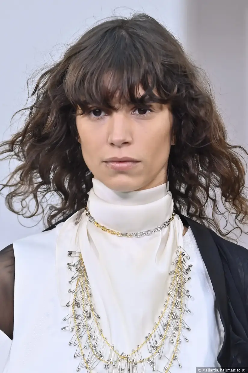 Фото: Mica Arganaraz at Sacai’s SS26 show.