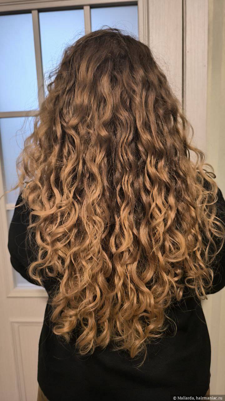 Фото: Шампунь Krassa Curl и медовая маска Vieso. В укладке гель keraproof.