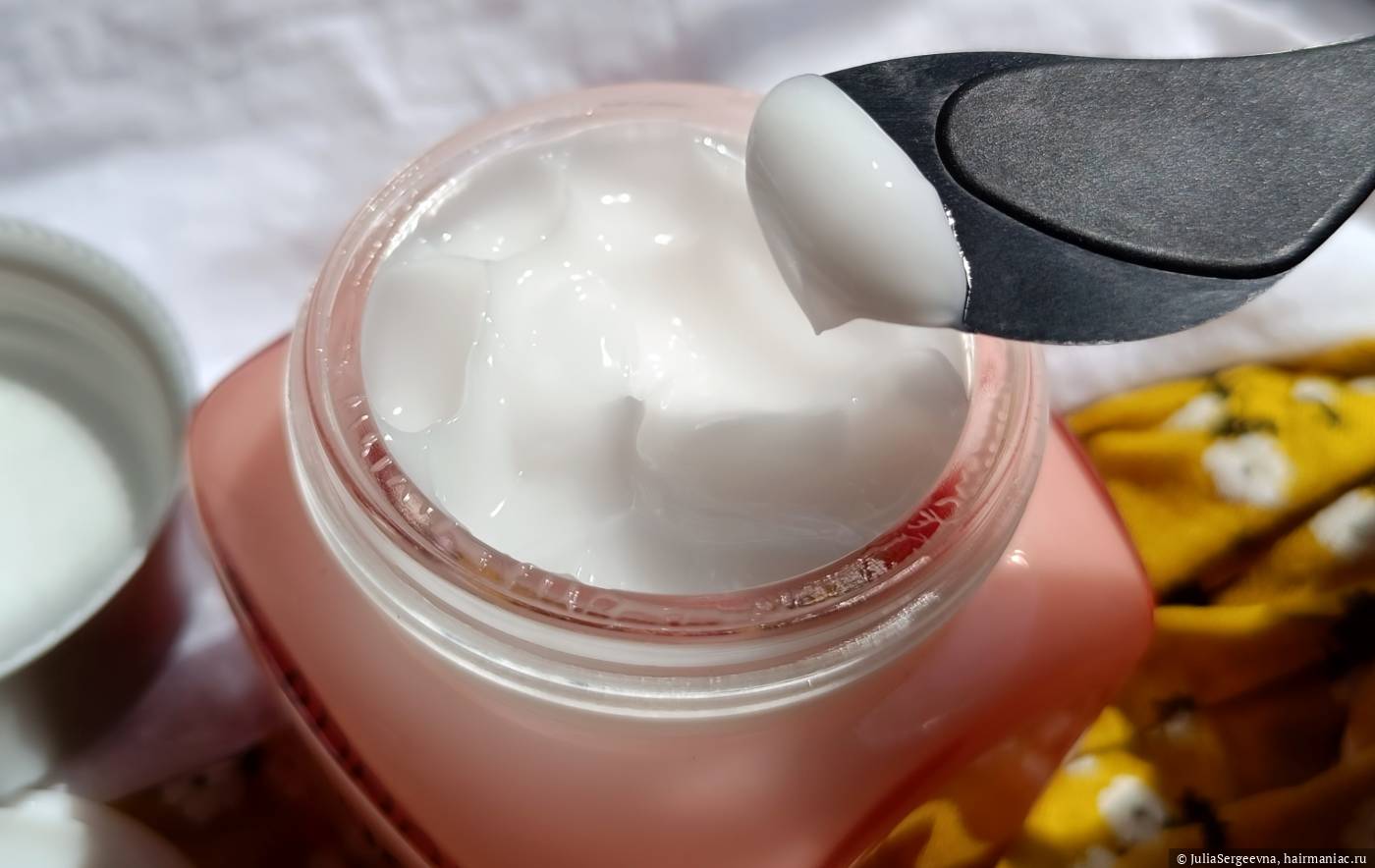 Фото: Консистенция крема Angel Professional Color protect 2